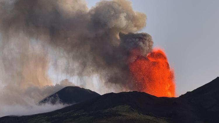 Eruzione dell'Etna - (Afp)