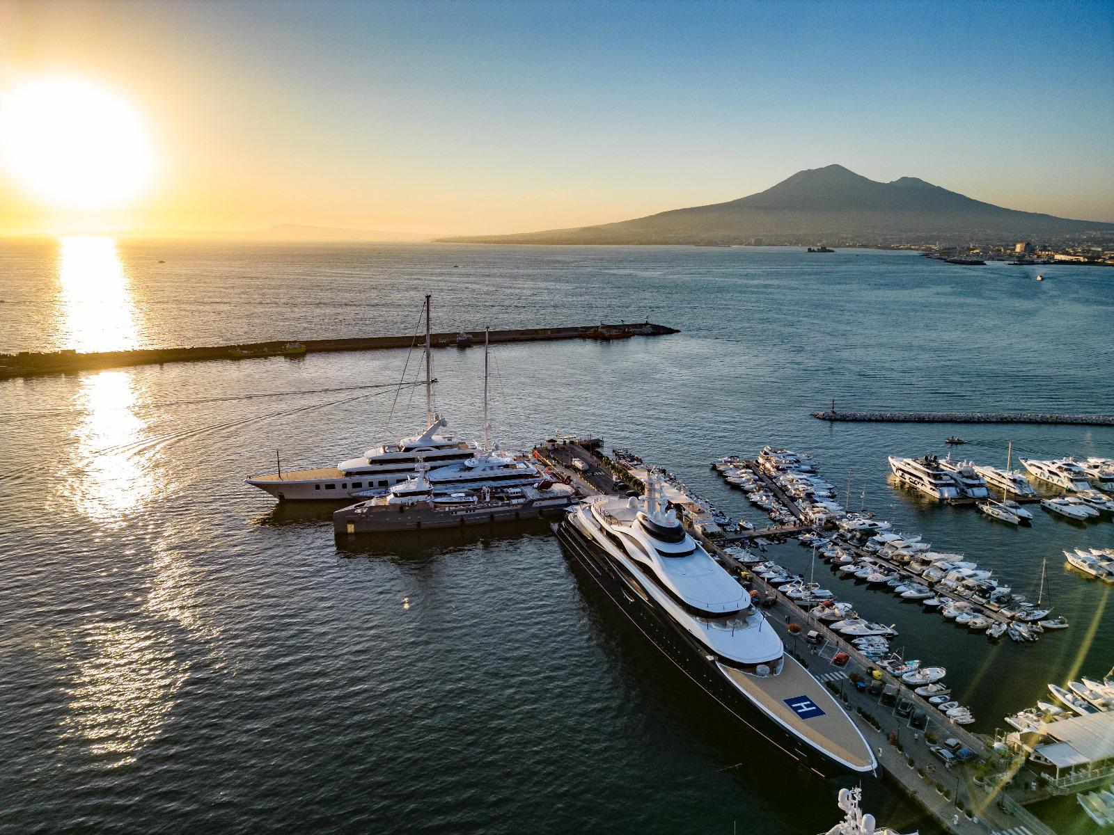 Lo yacht di Zuckerberg a Castellammare