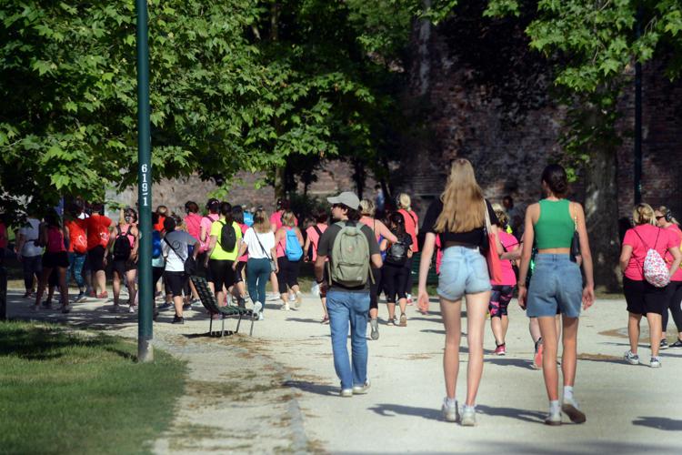 Persone in un parco - Fotogramma