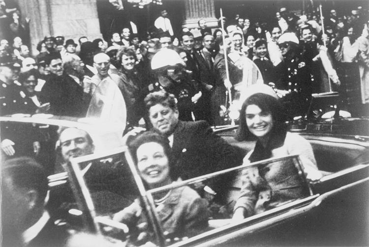 John F. Kennedy poco prima dell'assassinio - (Da Wikipedia)