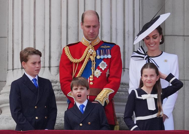 Il piccolo principe  Louis (al centro) con la famiglia