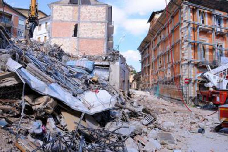 Terremoto a l'Aquila - Fotogramma