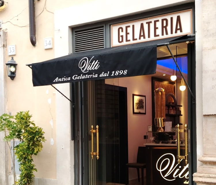 Roma, accanto allo storico Caffé Vitti apre la 'Boutique del gelato’