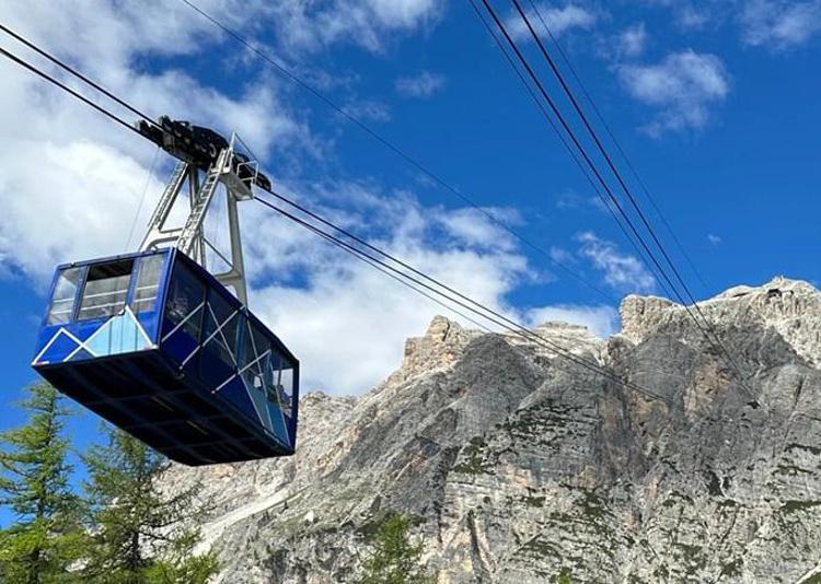 La funivia 'Freccia nel cielo' della Tofana di Cortina d’Ampezzo (Belluno)