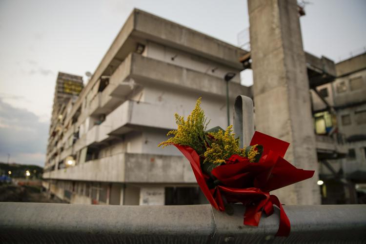 Crollo di un ballatoio delle Vele a Scampia - (Fotogramma)