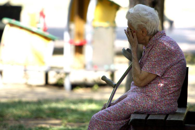 Una signora anziana (Fotogramma)