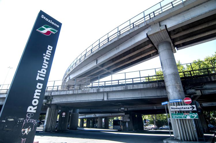 Roma, 23enne accoltellato al petto alla stazione Tiburtina