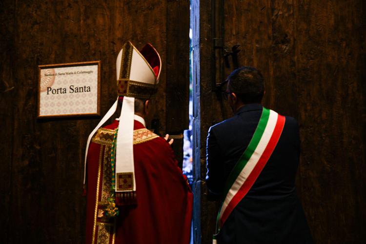 Perdonanza, chiusa Porta Santa, il sindaco: 