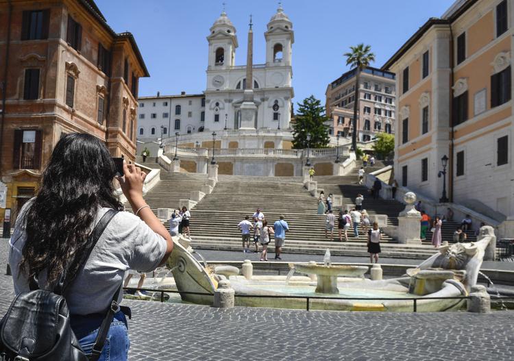 Piazza di Spagna con la Scalinata di Trinità dei Monti - (Fotogramma)