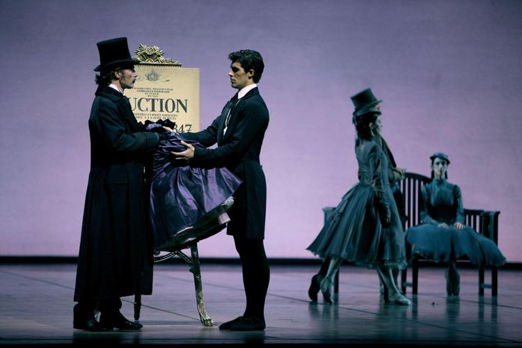 Roberto Bolle protagonista della 'Dame aux camélias' di Neumeier in programma alla Scala di Milano - (foto Brescia-Amisano)