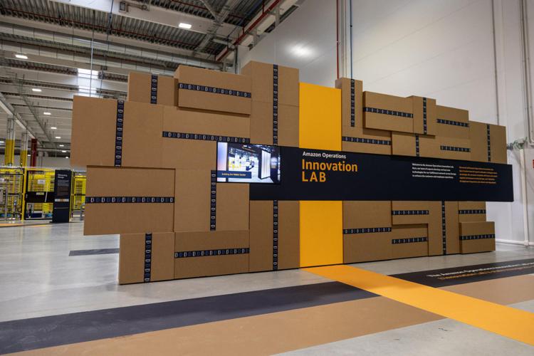 Amazon, al via le visite guidate a Operations innovation lab di Vercelli