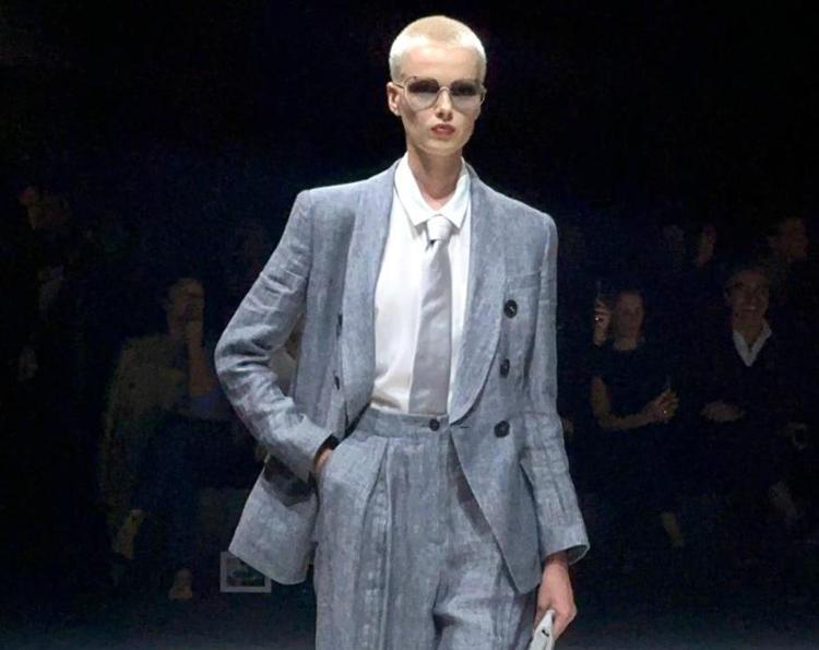 Una delle uscite della spring-summer 2025 di Emporio Armani