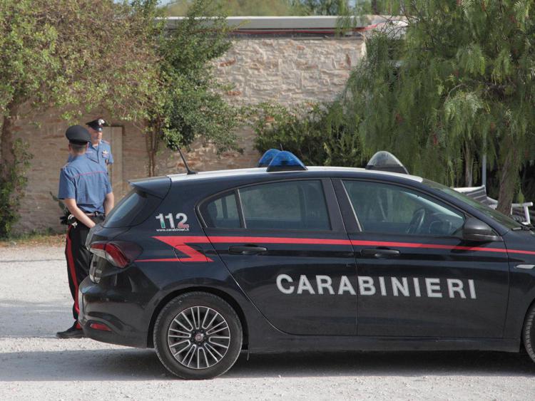 Forze dell'ordine sul luogo della sparatoria (Fotogramma)