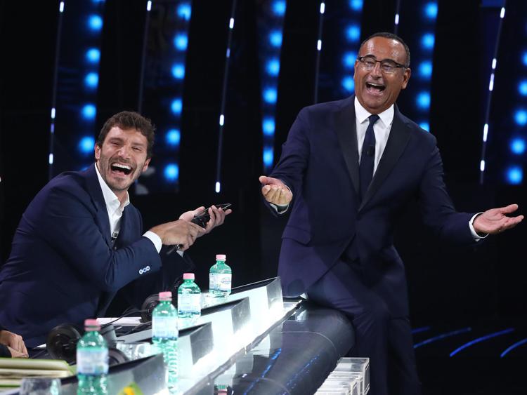 Stefano De Martino e Carlo Conti durante una puntata di Tale e Quale Show - Fotogramma /Ipa