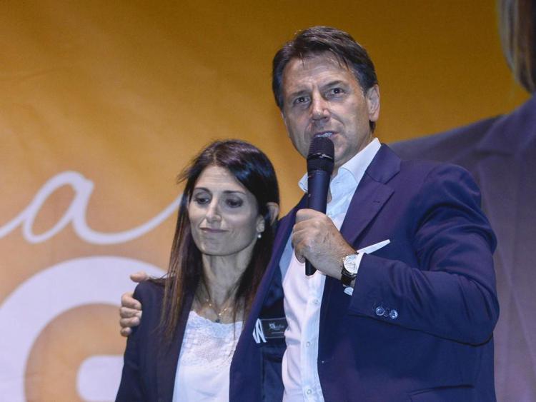 Virginia Raggi e Giuseppe Conte (Fotogramma)