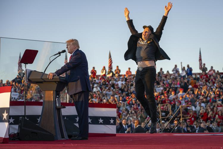 Elon Musk con Donald Trump sul palco di Butler