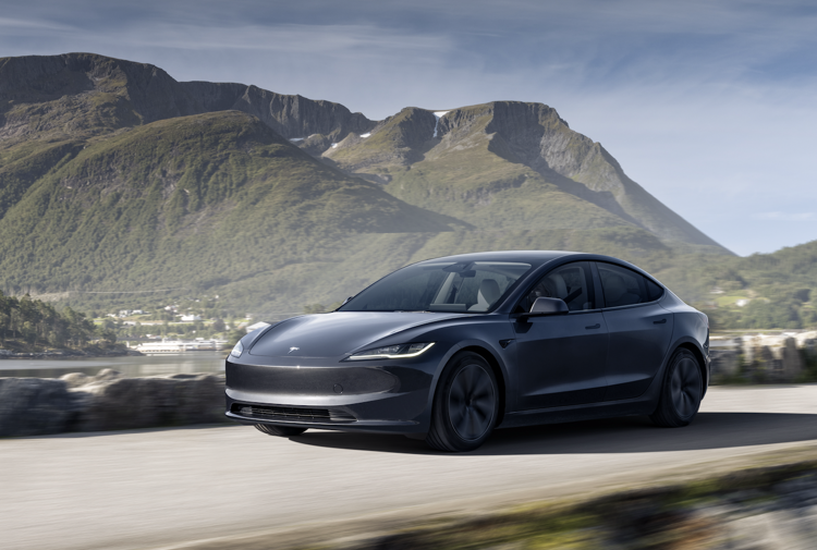 Tesla Model 3 con sempre più autonomia