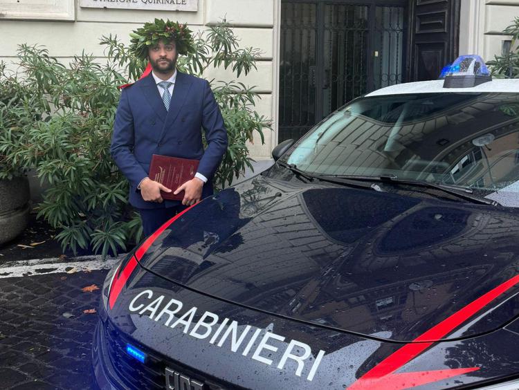 Roma, dopo tesi laurea carabiniere insegue e ferma rapinatore a Monti