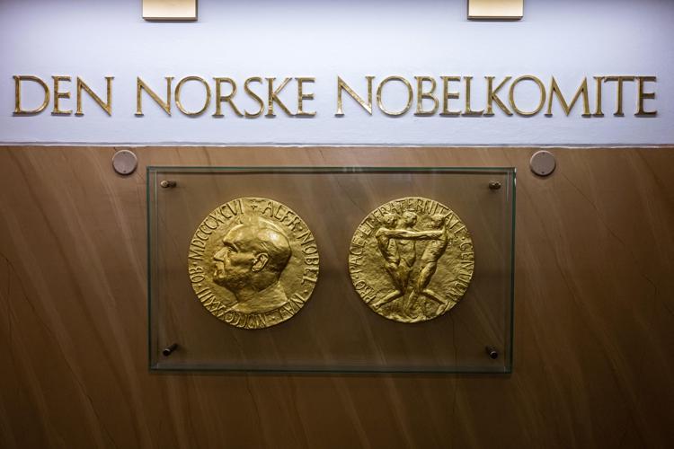 Diritto e rovescio della medaglia del Premio Nobel per la Pace  - (Afp)