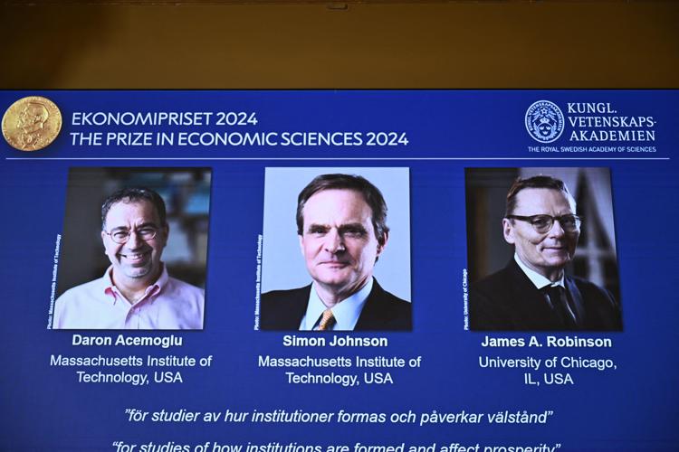 Nobel Economia 2024 a Daron Acemoglu,  Simon Johnson e James Robinson - (Afp)