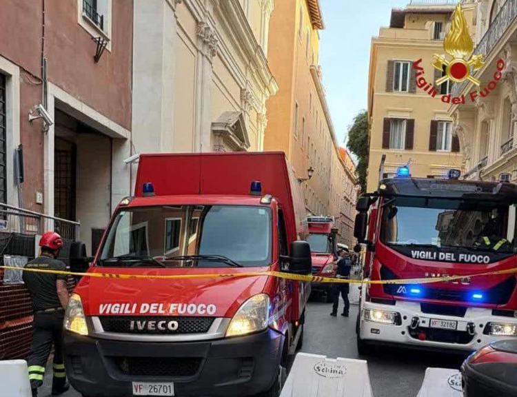 Intervento dei vigili del fuoco in via delle Vergini