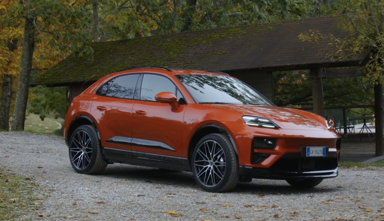 Porsche presenta Macan, il suo primo SUV elettrico