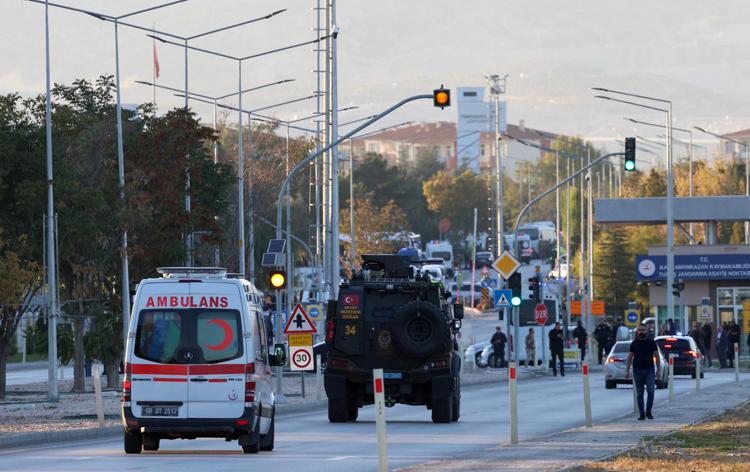 Ambulanze e polizia alla Turkish Aerospace Industries (Afp)