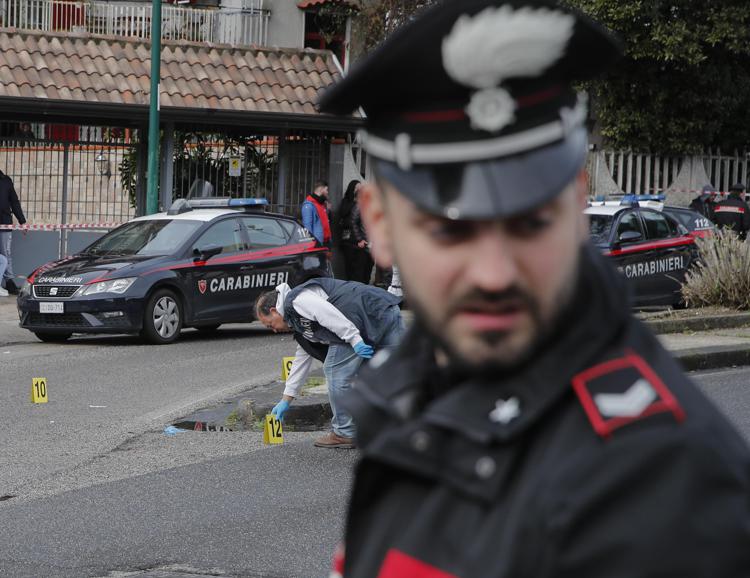 Carabinieri, rilievi. Immagine di repertorio (Fotogramma)