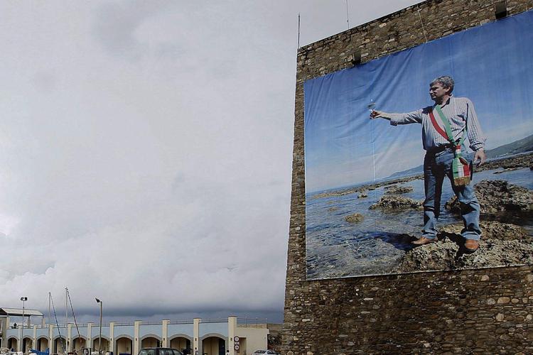 Nella foto il sindaco Angelo Vassallo (Fotogramma)