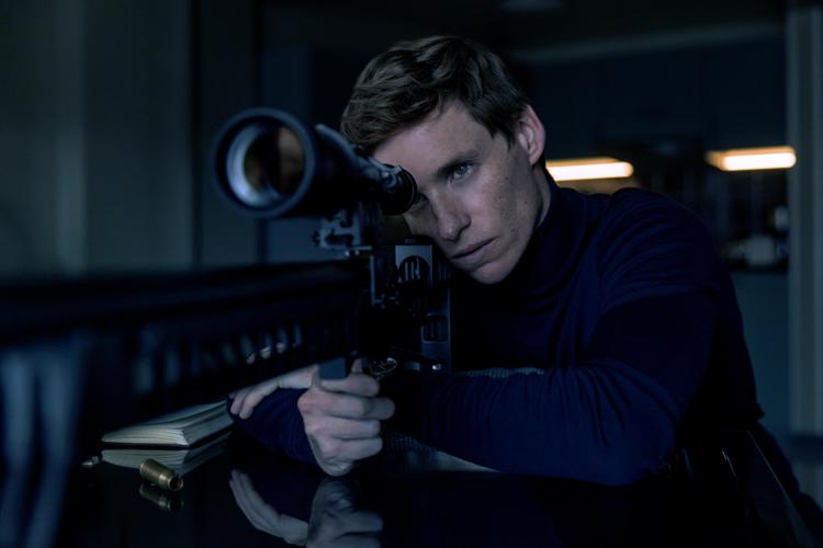 Eddie Redmayne in una scena della serie 'The Day of The Jackal'