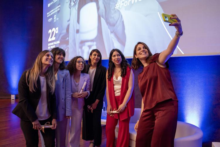 Premio L’Oréal - Unesco 'For Women in Science' Young Talents Italia, al via candidature