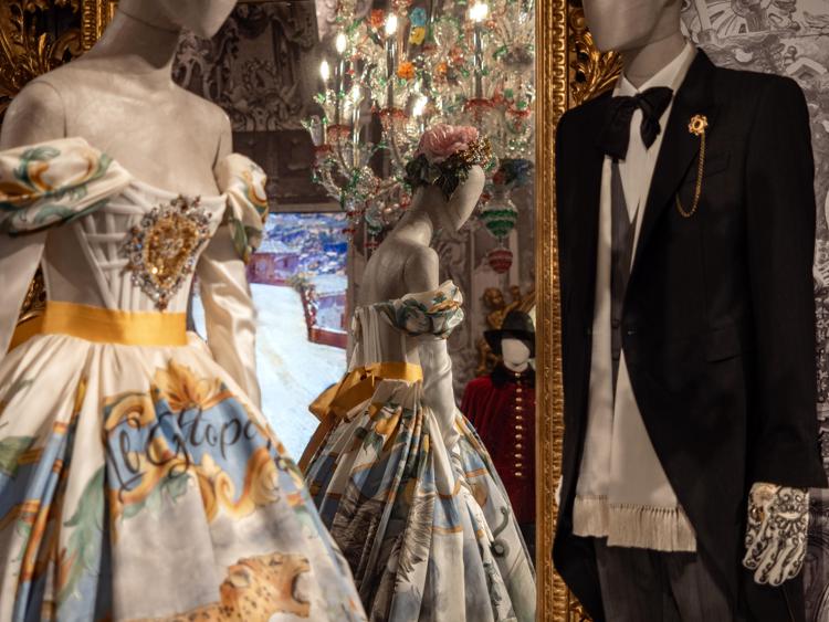 Dolce&Gabbana porta a Parigi la mostra 'Du Coeur à La Main'