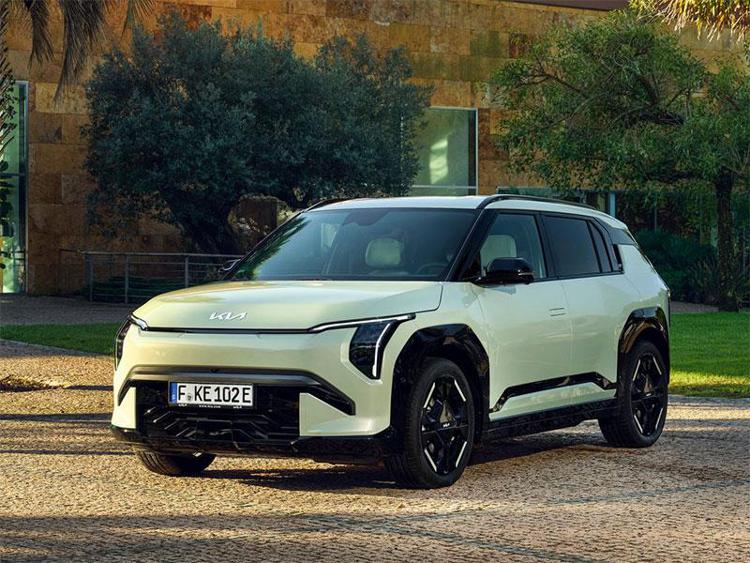 Nuova EV3, il nuovo crossover elettrico compatto firmato KIA