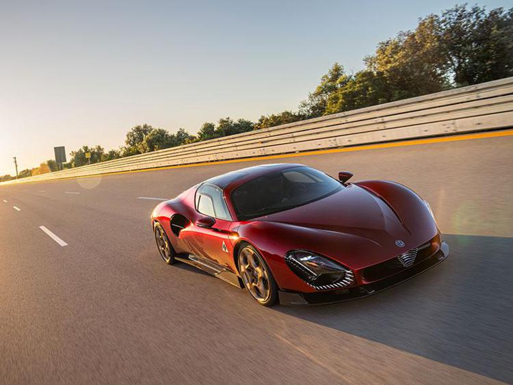 Alfa Romeo 33 Stradale, al via i test dinamici a Nardò