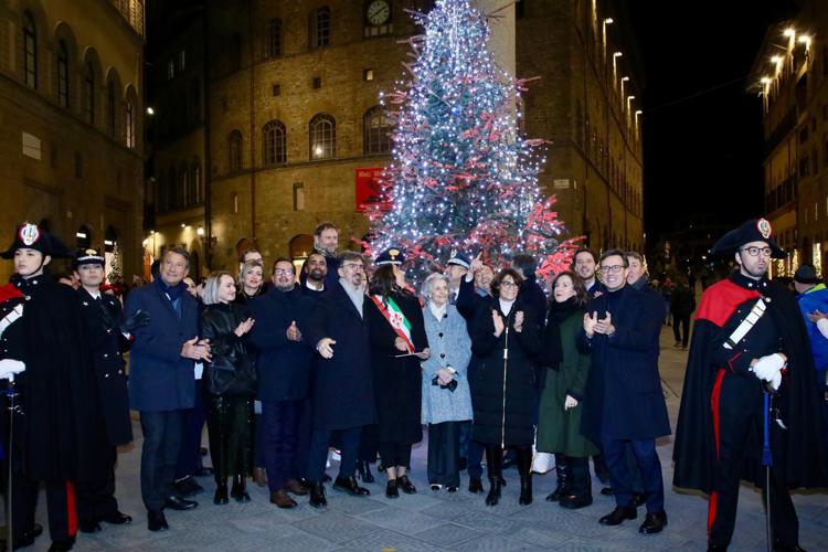 Firenze, via Tornabuoni accende le luci sul Natale