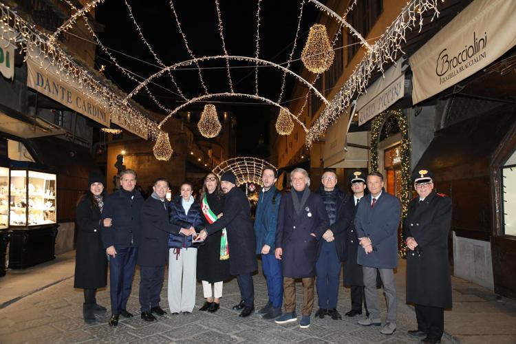 Natale a Firenze, Ponte Vecchio si illumina