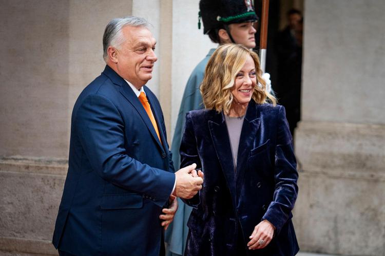 Il primo ministro ungherese Viktor Orban e la presidente del Consiglio Giorgia Meloni