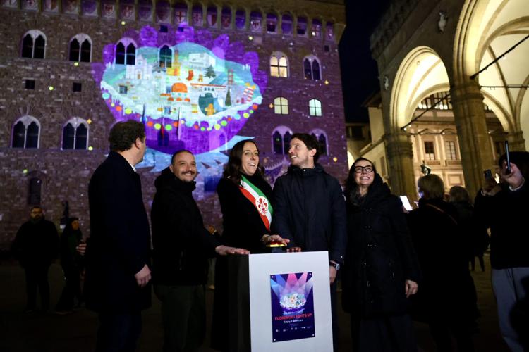 A Firenze luci e videomapping su Palazzo Vecchio e Ponte Vecchio