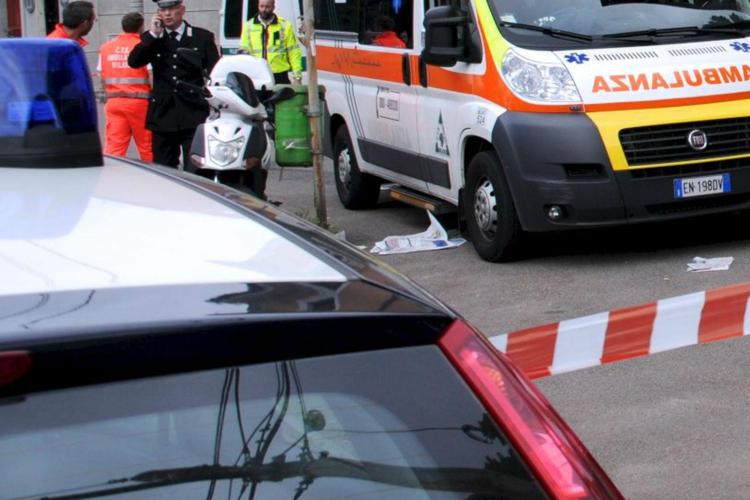 Carabinieri e ambulanza - Fotogramma