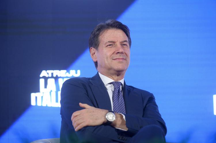 Giuseppe Conte sul palco di Atreju - Fotogramma