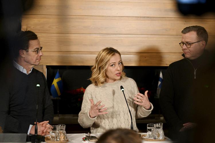 Meloni in conferenza stampa dopo il vertice in Lapponia - Afp