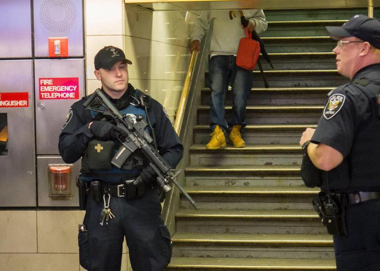 Controlli nella metro di New York, repertorio (Fotogramma)