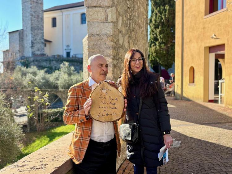 Giordano Bruno Guerri e la visitatrice Cinzia Bianchi