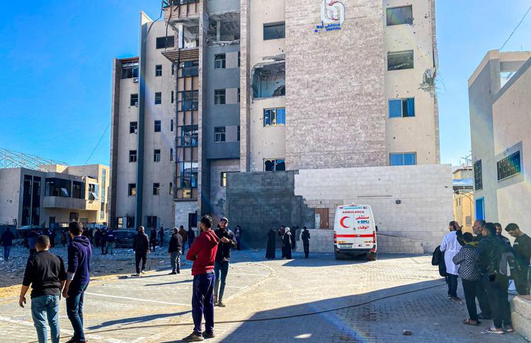 Gaza, danni all'ospedale Al Wafa dopo un raid israeliano - Fotogramma /Ipa