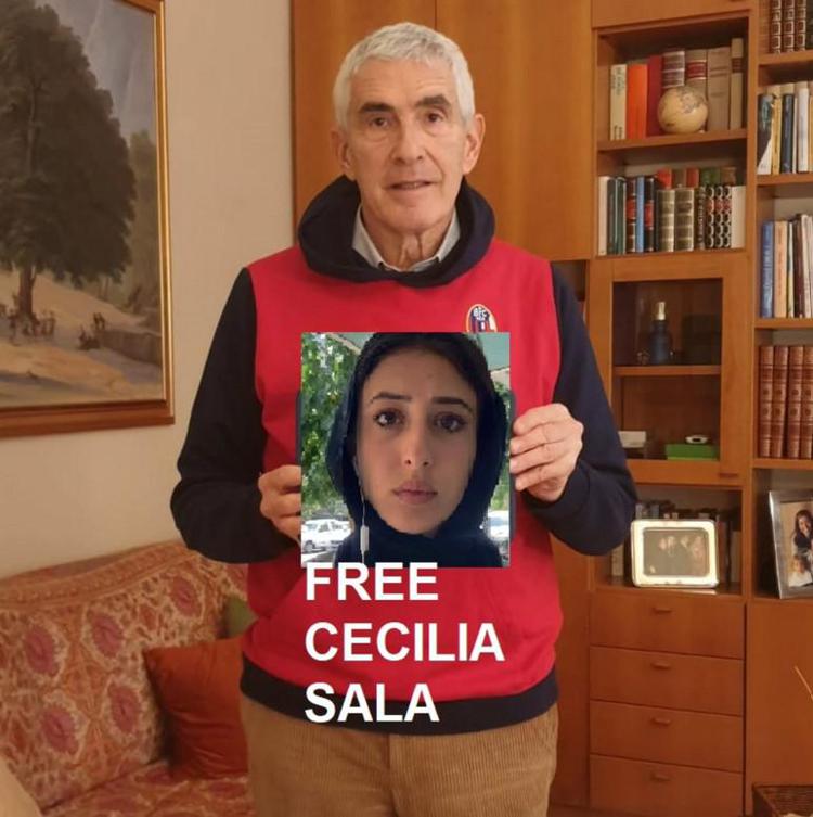 Pier Ferdinando Casini con la foto di Cecilia Sala - dal profilo Instagram