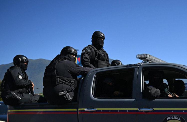 Polizia in Venezuela (Afp)