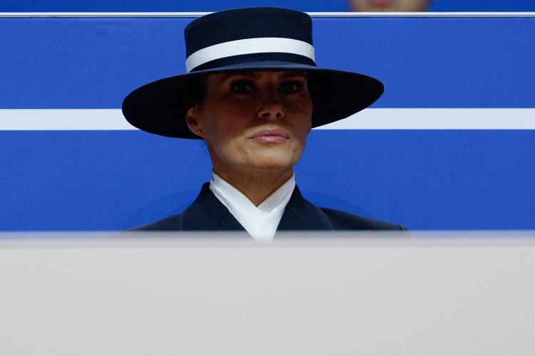 Melania Trump con il cappello di Eric Javits all'Inauguration Day - Fotogramma /Ipa