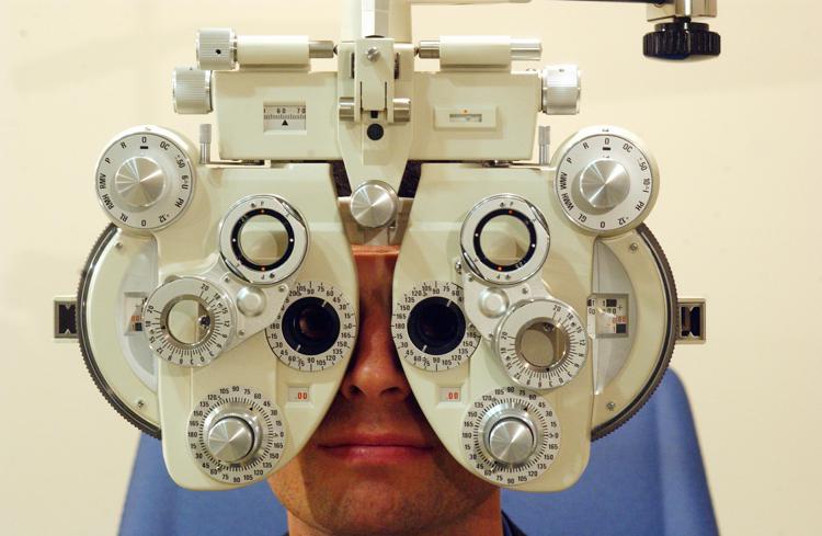 Una visita dall'oculista - Fotogramma