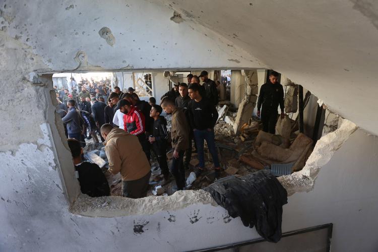 Persone nel campo profughi di Jenin - Fotogramma