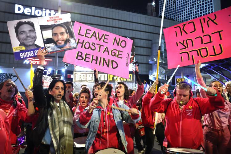 Manifestazione dei familiari degli ostaggi - (Afp)